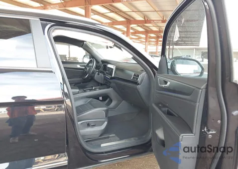 2024 Volkswagen Atlas Cross Sport 2.0T Sel R-Line z USA, uszkodzony, nr VIN 1V2AE2CA2RC251568